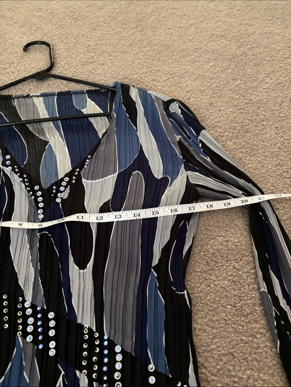 Women’s Blue Patterned V-Neck Long Sleeve Sequined Blouse - Picture 3 of 5